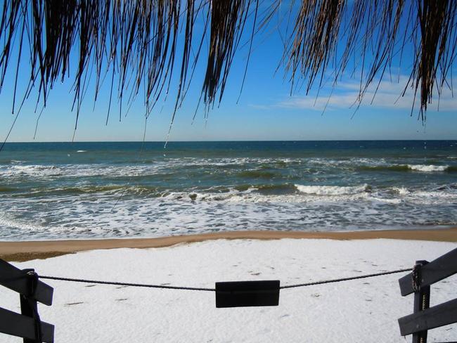 spiaggia "imbiancata" a Sabaudia