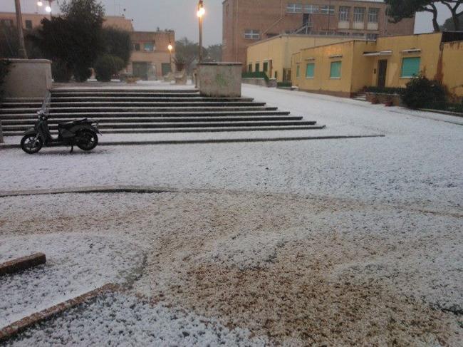 grandine su Sabaudia (foto di Michele Giudice)