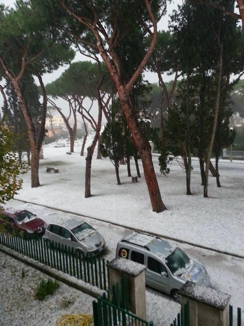 Sabaudia "imbiancata" dalla grandine (foto di Elisabetta Mattei)