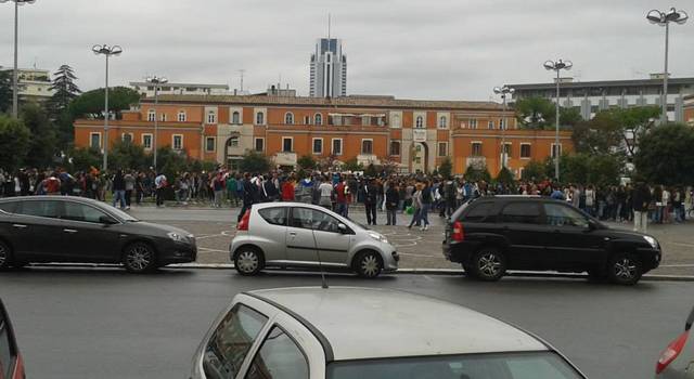 Latina, studenti in piazza per il diritto allo studio
