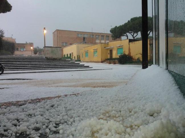 grandine su Sabaudia (foto di Michele Giudice)