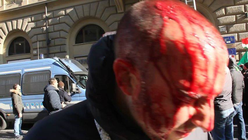 Forconi: blitz di CasaPound sotto sede Ue a Roma, la Polizia carica. Feriti e fermati