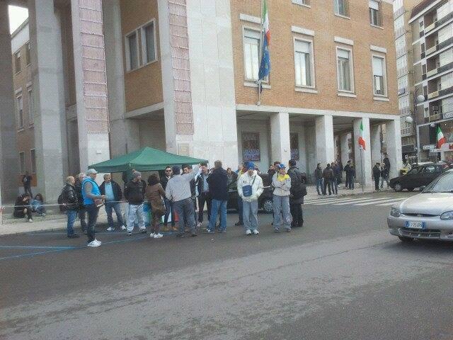 Presidio in piazza del popolo a Latina