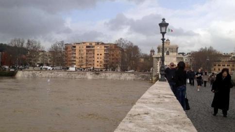 Maltempo: torrente travolge auto, 3 morti