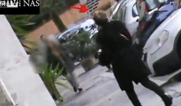 Invalida al 100% faceva shopping con i tacchi a spillo