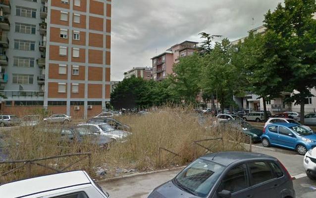 Latina, lavori di sistemazione del terreno tra via Monti e via Tasso
