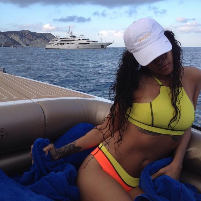Rihanna approda a Ponza