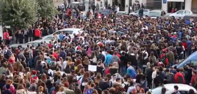 Latina con Lucia Aielli, grande partecipazione al corteo per la legalità