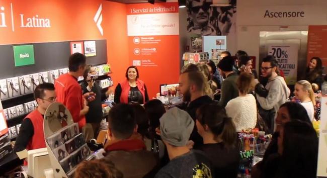 The Best of Tiziano Ferro, la Feltrinelli di Latina invasa dai fan