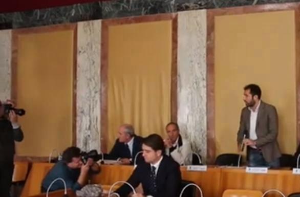 Di Giorgi e la maggioranza non si presentano, il Pd occupa il Consiglio Comunale