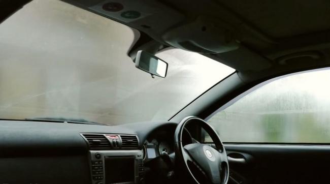 Ecco come non far appannare i vetri dell’auto
