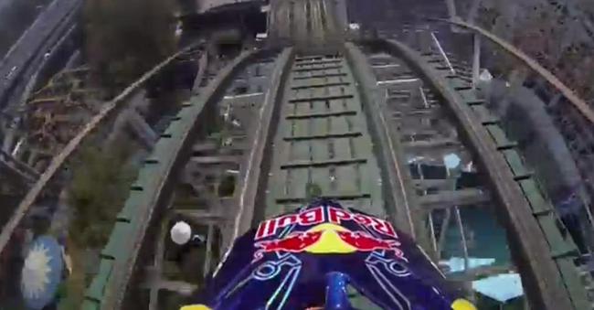 In moto sulle montagne russe: l’impresa è da brividi