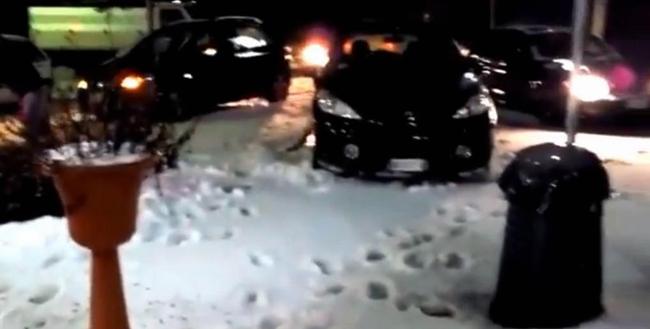 La provincia di Latina sommersa da 30 cm di grandine. Le auto rimangono impantanate