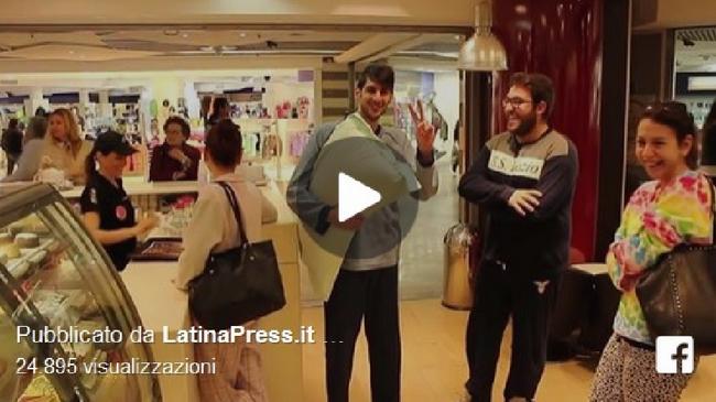 Caccia alla colazione gratis a Latina. Tanti ragazzi in pigiama da McDonald’s