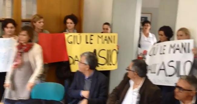 “Gli asili non si toccano” la protesta dei genitori in Comune a Latina