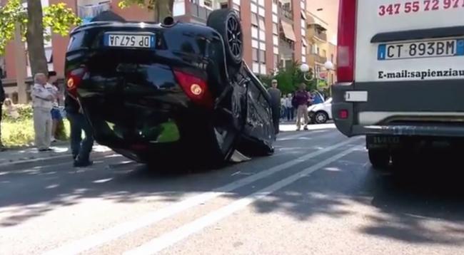 Auto si ribalta in via Emanuele Filiberto a Latina