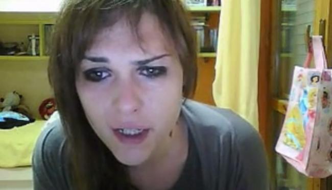 Ragazza aggredita ad Aprilia in lacrime su Youtube