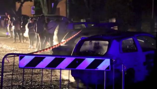 Cinque auto a fuoco in pieno centro a Sermoneta