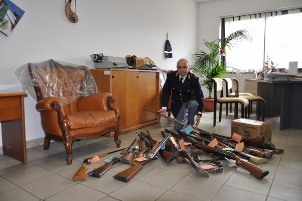 Formia, la Polizia ritira 40 fucili da caccia e 10 pistole