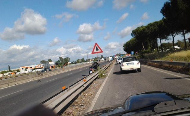 Incidente sulla Pontina, un ferito grave. 5 km di coda