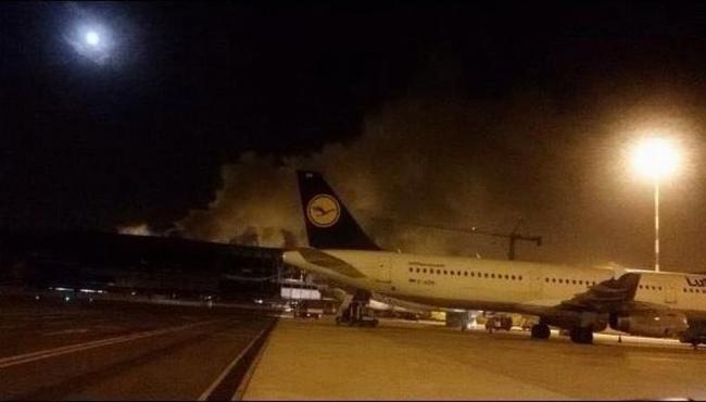 Fiumicino, incendio in aeroporto. Voli cancellati