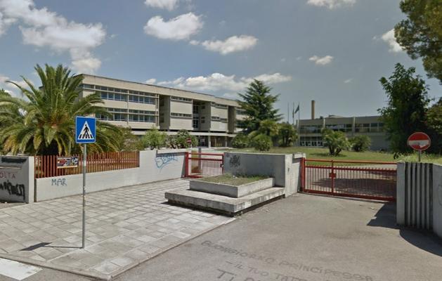Blocco degli scrutini a Latina, aderisce anche la “A.Volta”