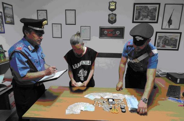 Cocaina e soldi, arrestata coppia a Latina