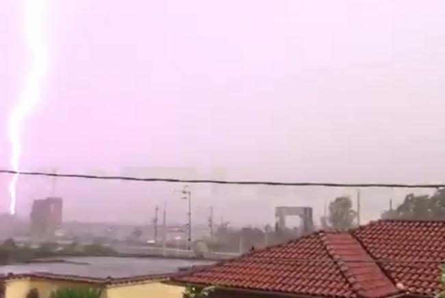 Tempesta di fulmini sulla Pianura Pontina, l’incredibile video