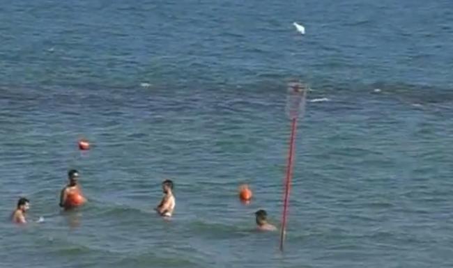 Scia inquietante in mare a Terracina, è una “abnorme fioritura algale”