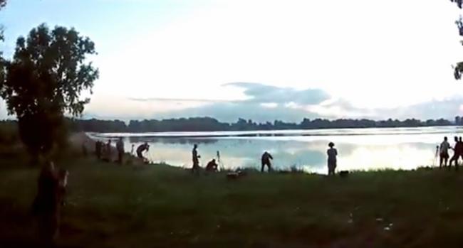 Aspettando l’alba sul lago di Fogliano, il fantastico video