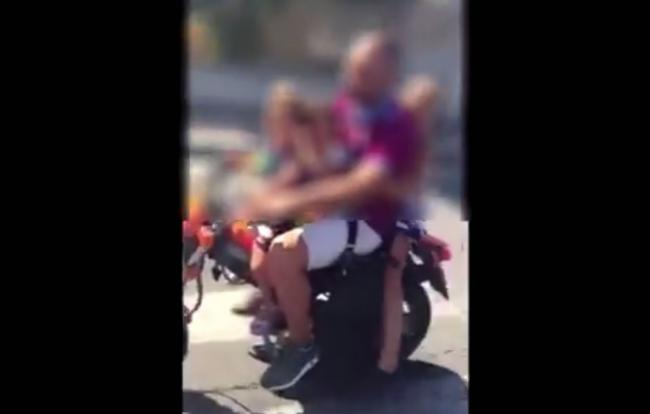 Latina, in quattro (con tre bambini) su una moto senza casco