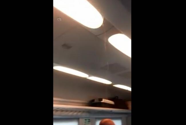 In viaggio sul treno per Latina, il vagone è una doccia