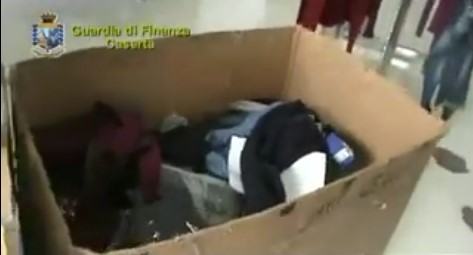 Sequestrati 120mila abiti “tarocchi” in un outlet a Latina, ecco il video