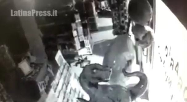 Latina, furto nella notte da “Dimensione Festa” VIDEO