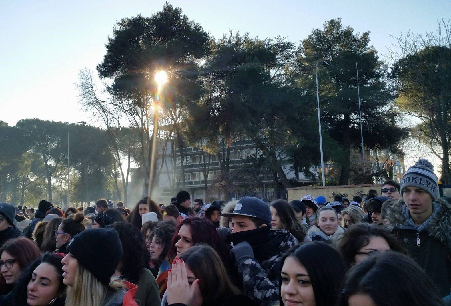 Aule-freezer a Latina: la protesta degli studenti dell’Agrario VIDEO