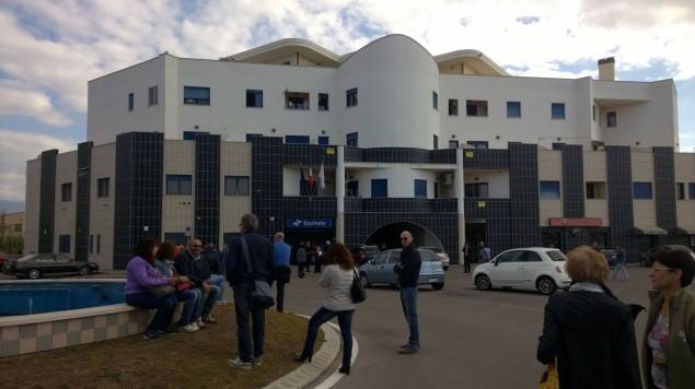 Latina, cittadini in fila ore per entrare a Equitalia VIDEO
