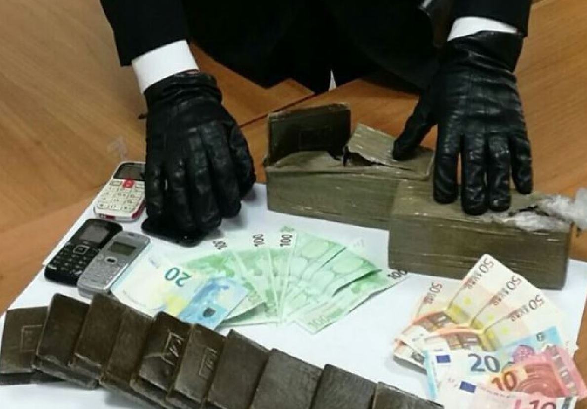 Da Latina a Giugliano per rifornirsi di droga, arrestati dai Carabinieri VIDEO