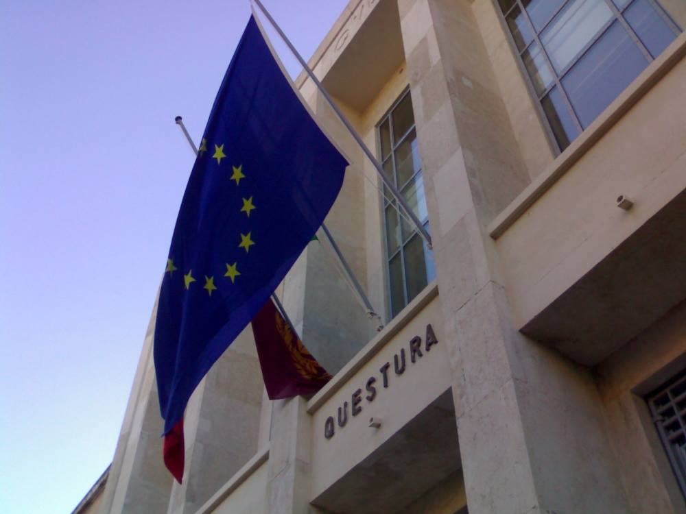 Spaccio di droga a Latina, gli arrestati escono dalla Questura VIDEO