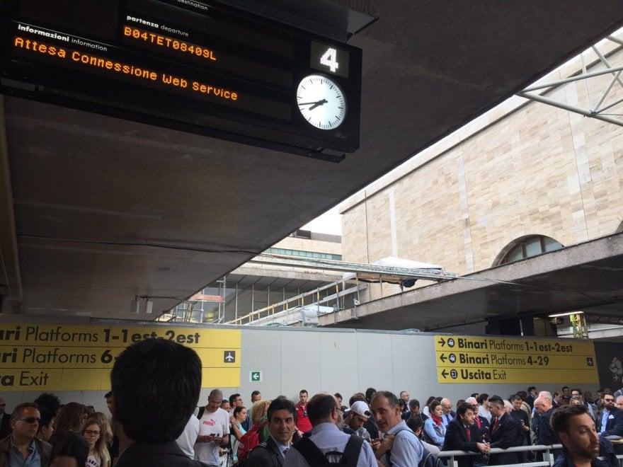 Caos alla stazione Termini di Roma, centinai di pendolari pontini bloccati