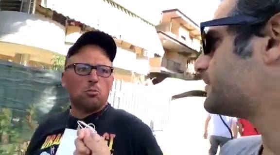 Latina, Antonio il lavavetri italiano: “Aiutano solo gli stranieri” VIDEO