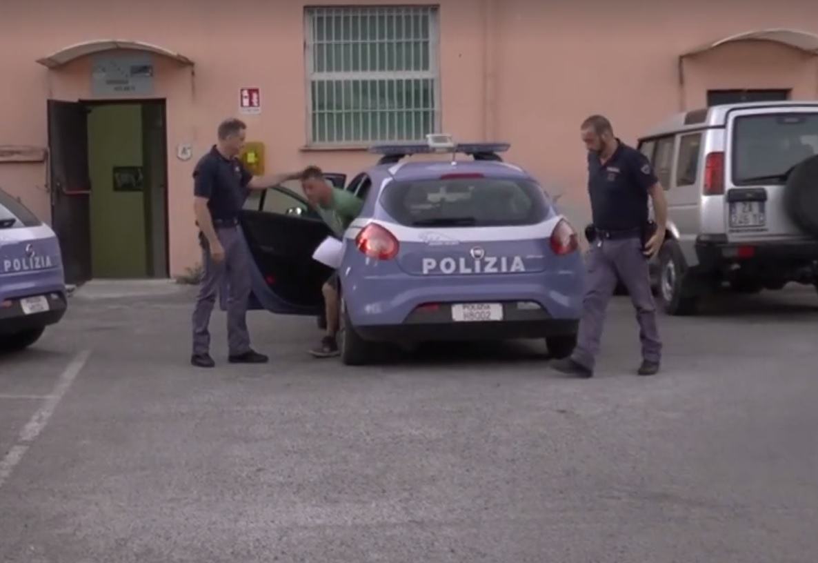 Furti a raffica negli uffici pubblici a Latina, la Polizia arresta due persone VIDEO