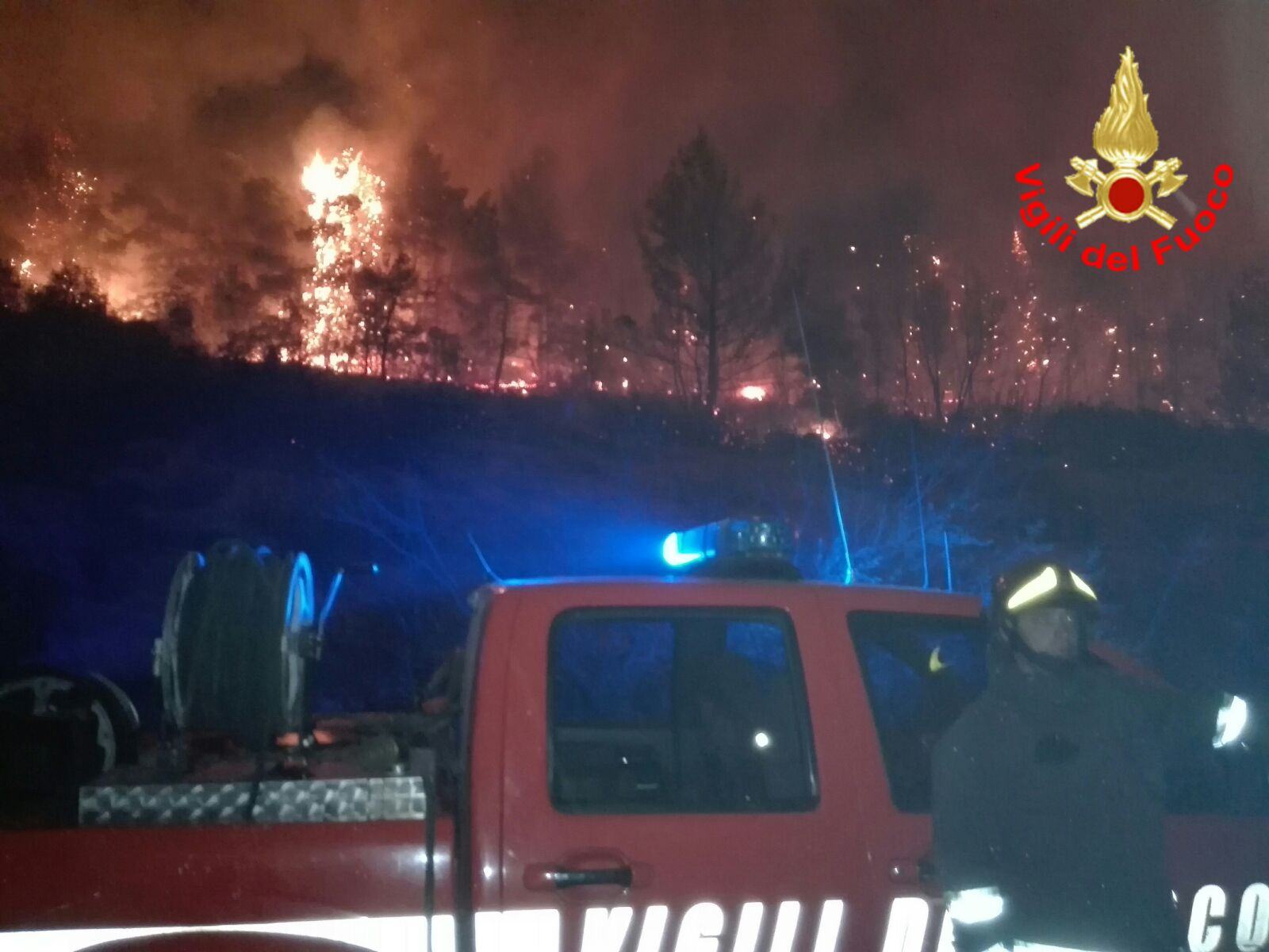 Terracina avvolta dalle fiamme, due grandi incendi in località “La Ciana” e “San Silviano” VIDEO