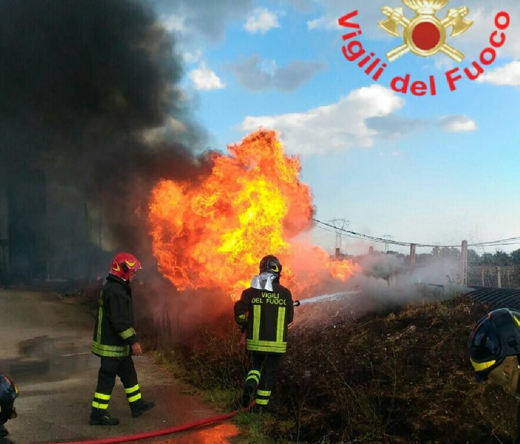 Incendio danneggia impianto Acqualatina, allarme arsenico VIDEO