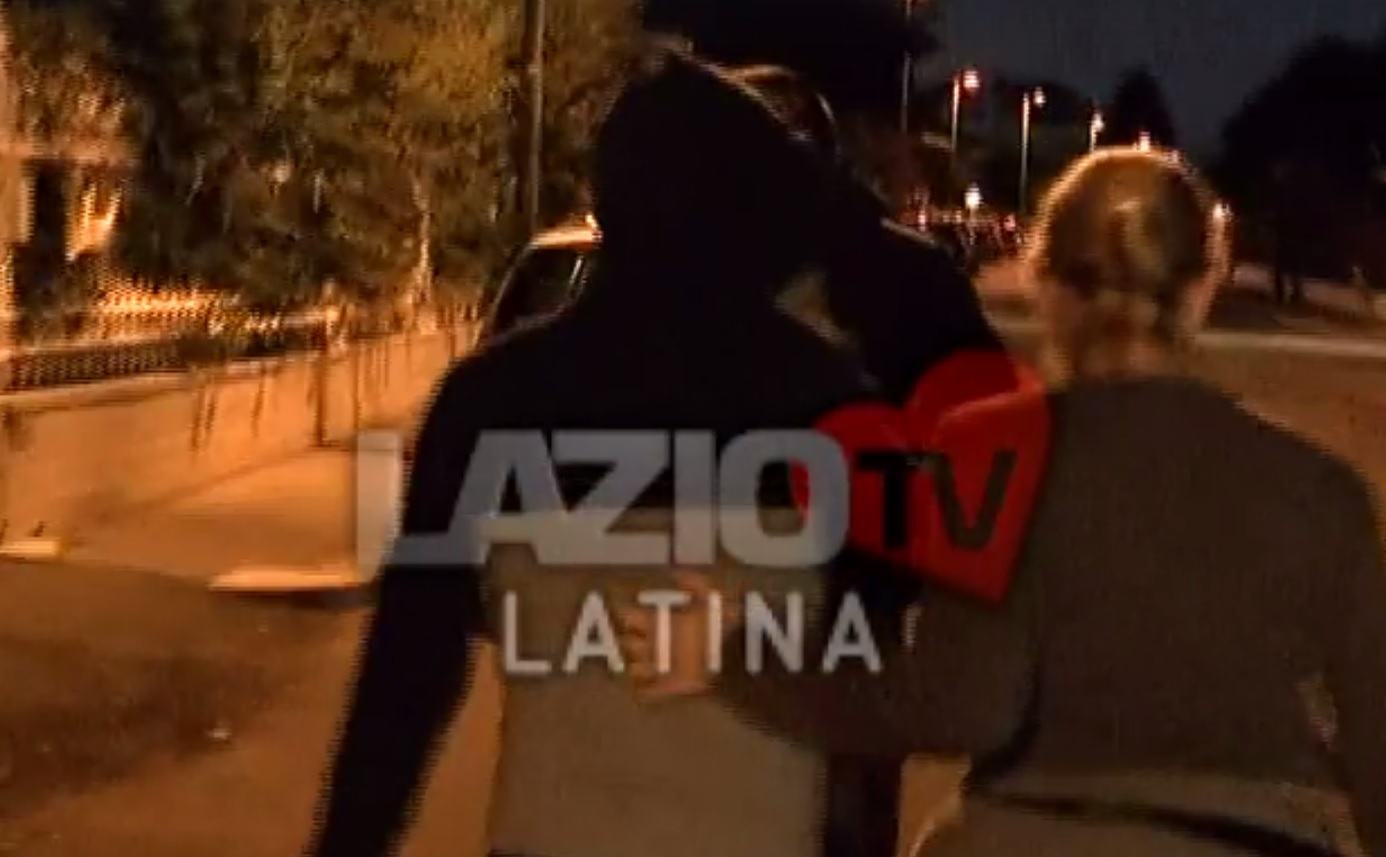 Ladro ucciso a Latina, l’avvocato esce dal condominio di via Palermo VIDEO