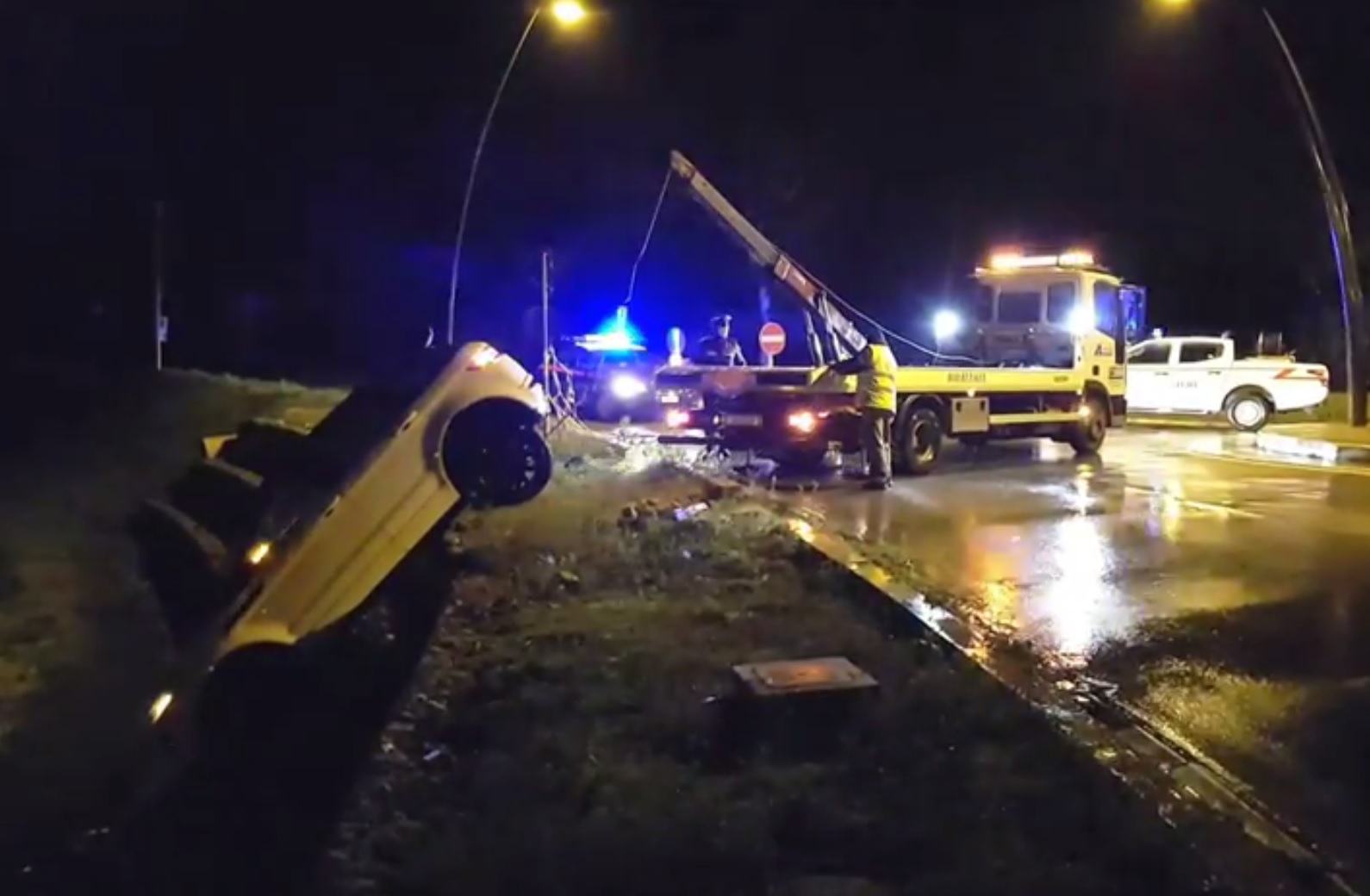Auto centra rotonda sulla Litoranea a Sabaudia, tre feriti VIDEO