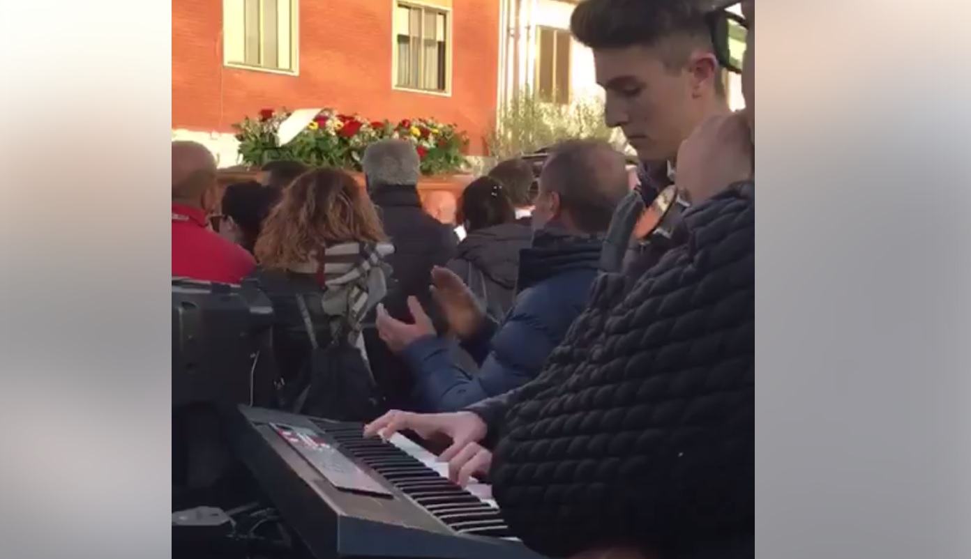 Cisterna: l’ultimo struggente saluto a Devis Marrocco, un suo amico gli dedica una canzone VIDEO