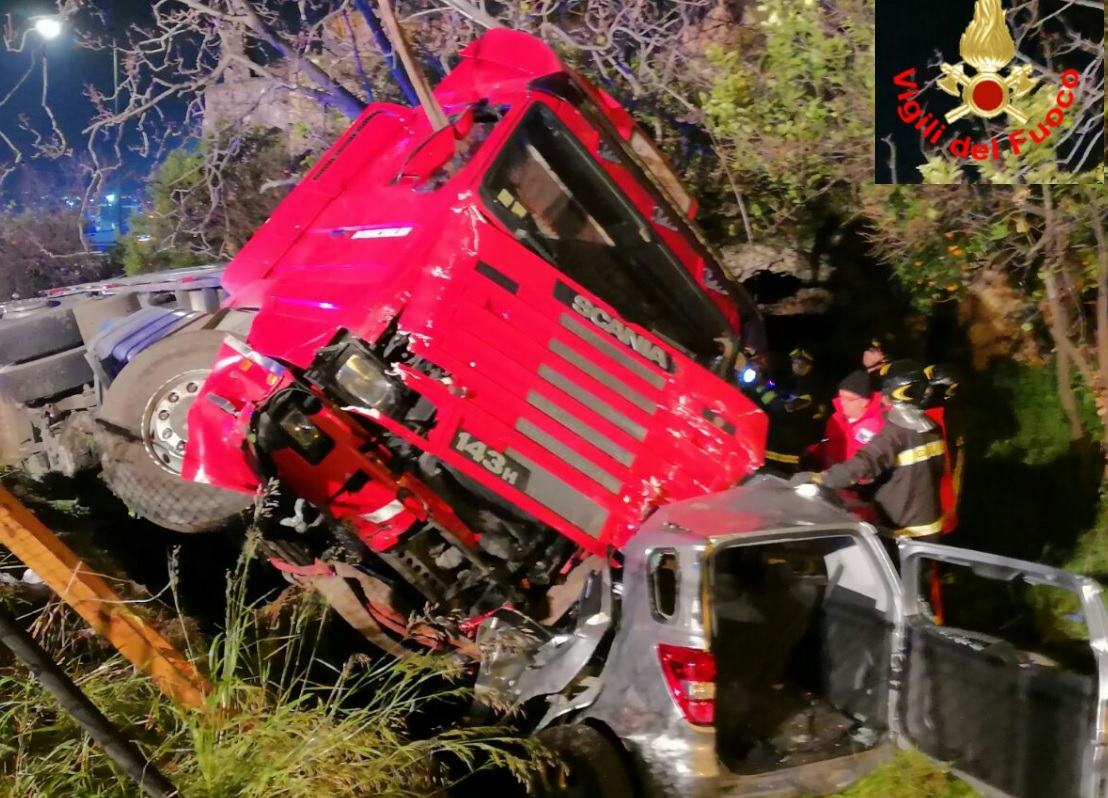 Tragedia in provincia di Latina, tir investe e uccide giovane di 24 anni VIDEO