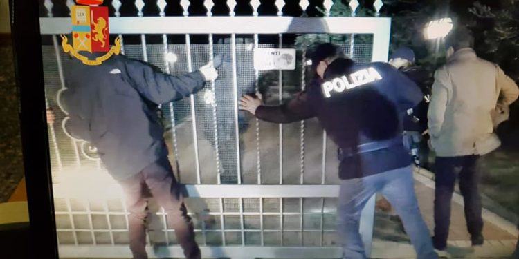 Migranti in condizioni disumane a Latina, ecco chi sono gli arrestati