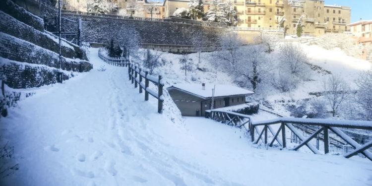 La magia della neve torna ad abbracciare i Monti Lepini. Scuole chiuse a Rocca Massima FOTO