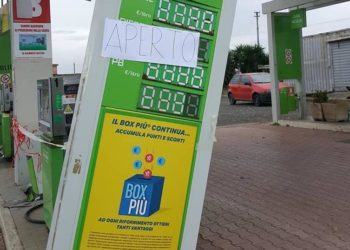 Cisterna, dopo la rapina offre servizio di autolavaggio: l’appello di una cliente commuove il Web